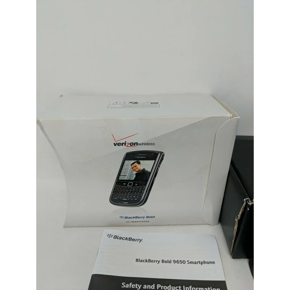 BlackBerry Bold 9650 3G Phone Bundle Verizon‎ in Original Box As Is Untested VTG
